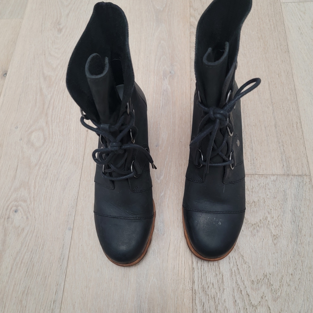 Sorel Black Leather Lace-Up Boots
